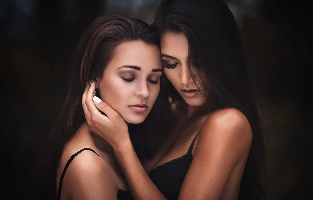 Photo wallpaper girls, photo, photographer, hug, bokeh, lips, brunette, models