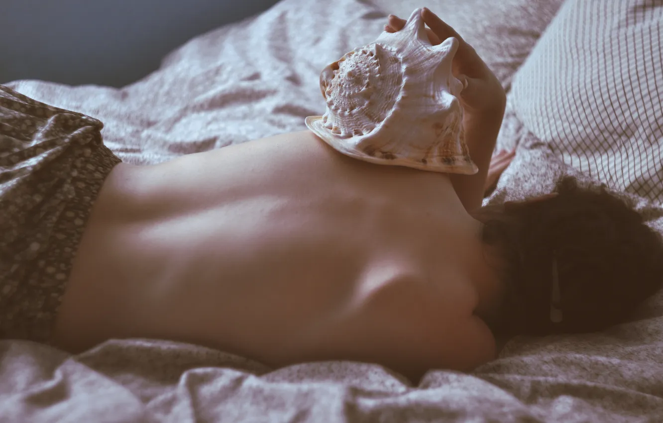 Photo wallpaper girl, back, shell, bed
