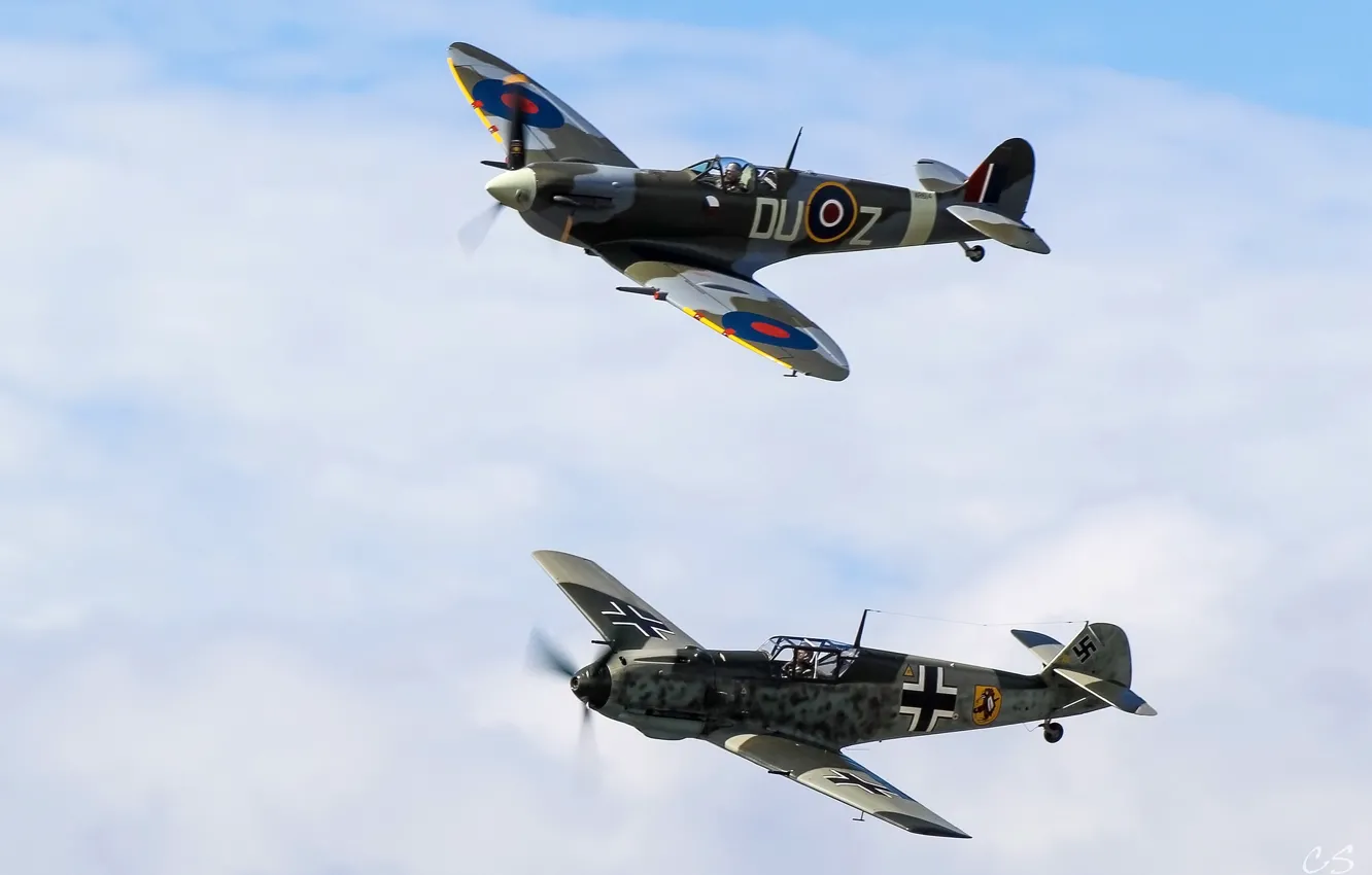 Photo wallpaper war, dogfight, Supermarine-Spitfire-Mk-Vc, Messerschmitt-Bf-109-E-3