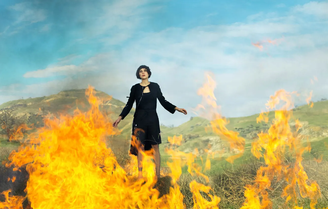 Photo wallpaper grass, fire, fire, flame, model, smoke, the situation, actress