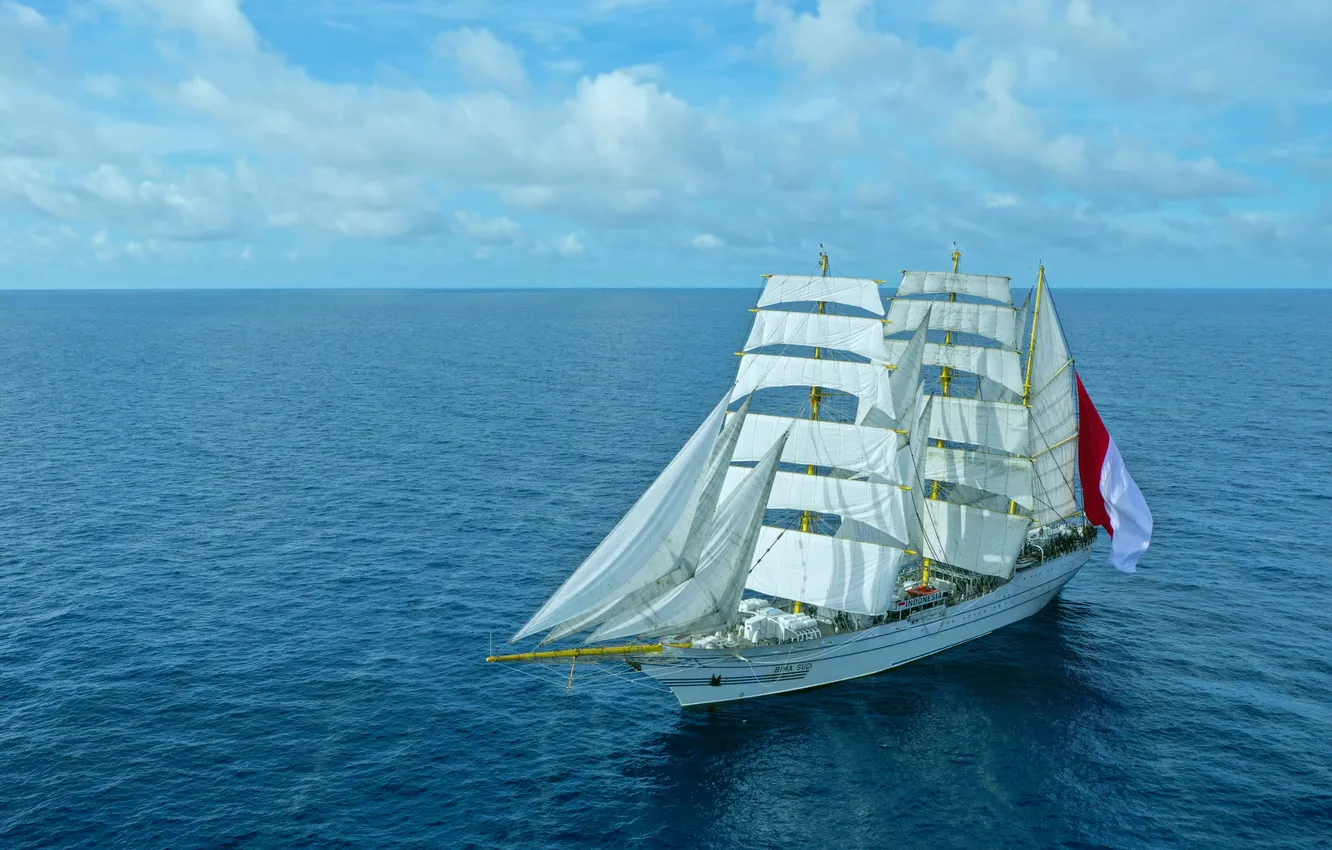 Photo wallpaper Indonesia, training sailboat, KRI Bima Suci