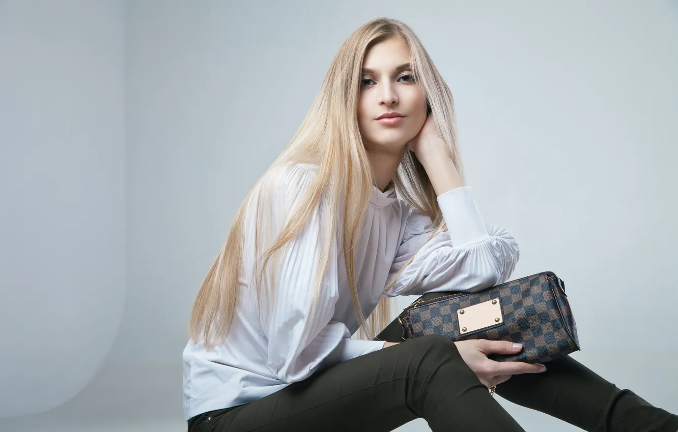 Photo wallpaper girl, blonde, handbag, brown-eyed
