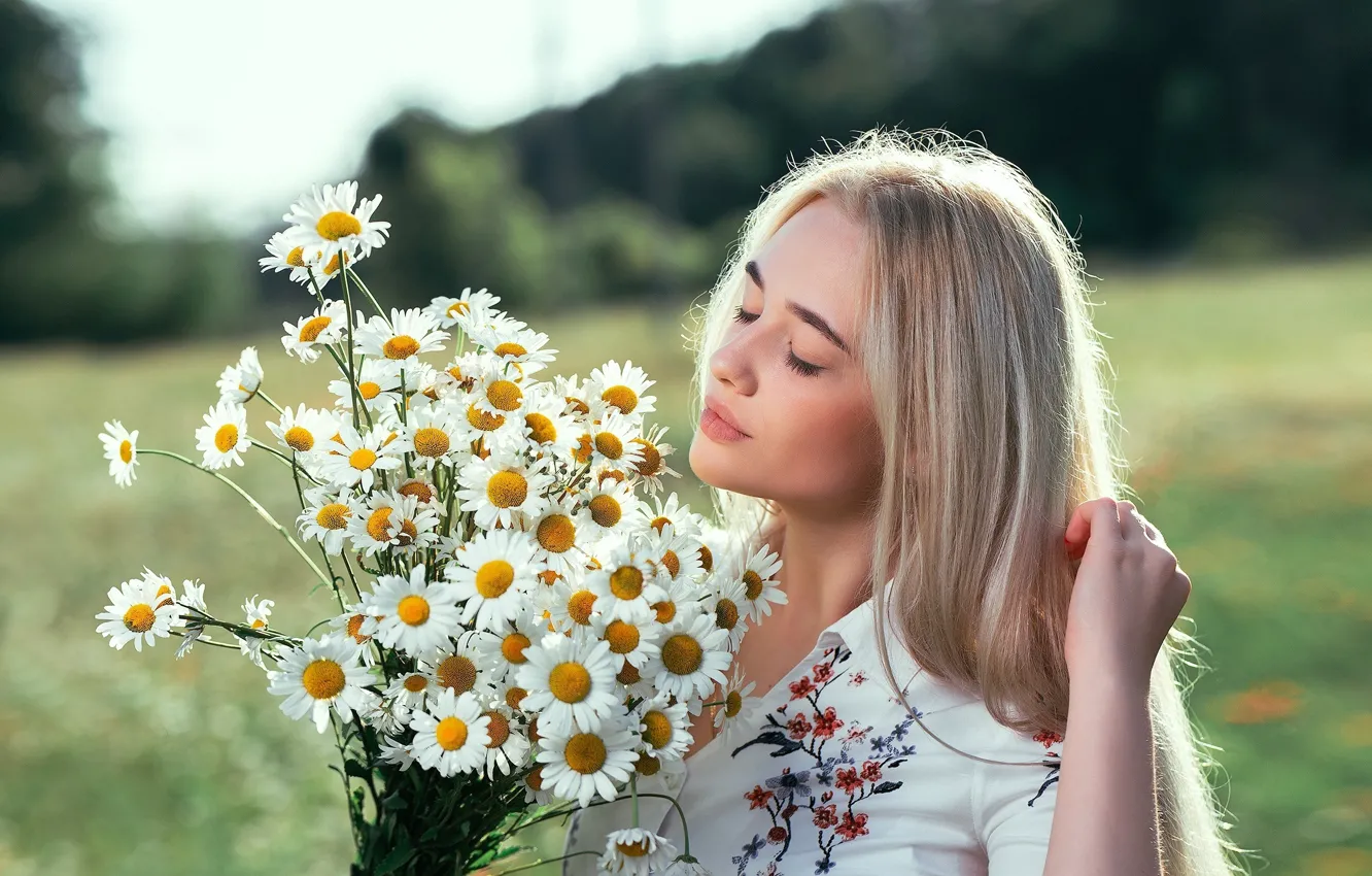 Photo wallpaper girl, light, flowers, nature, face, pose, chamomile, blonde