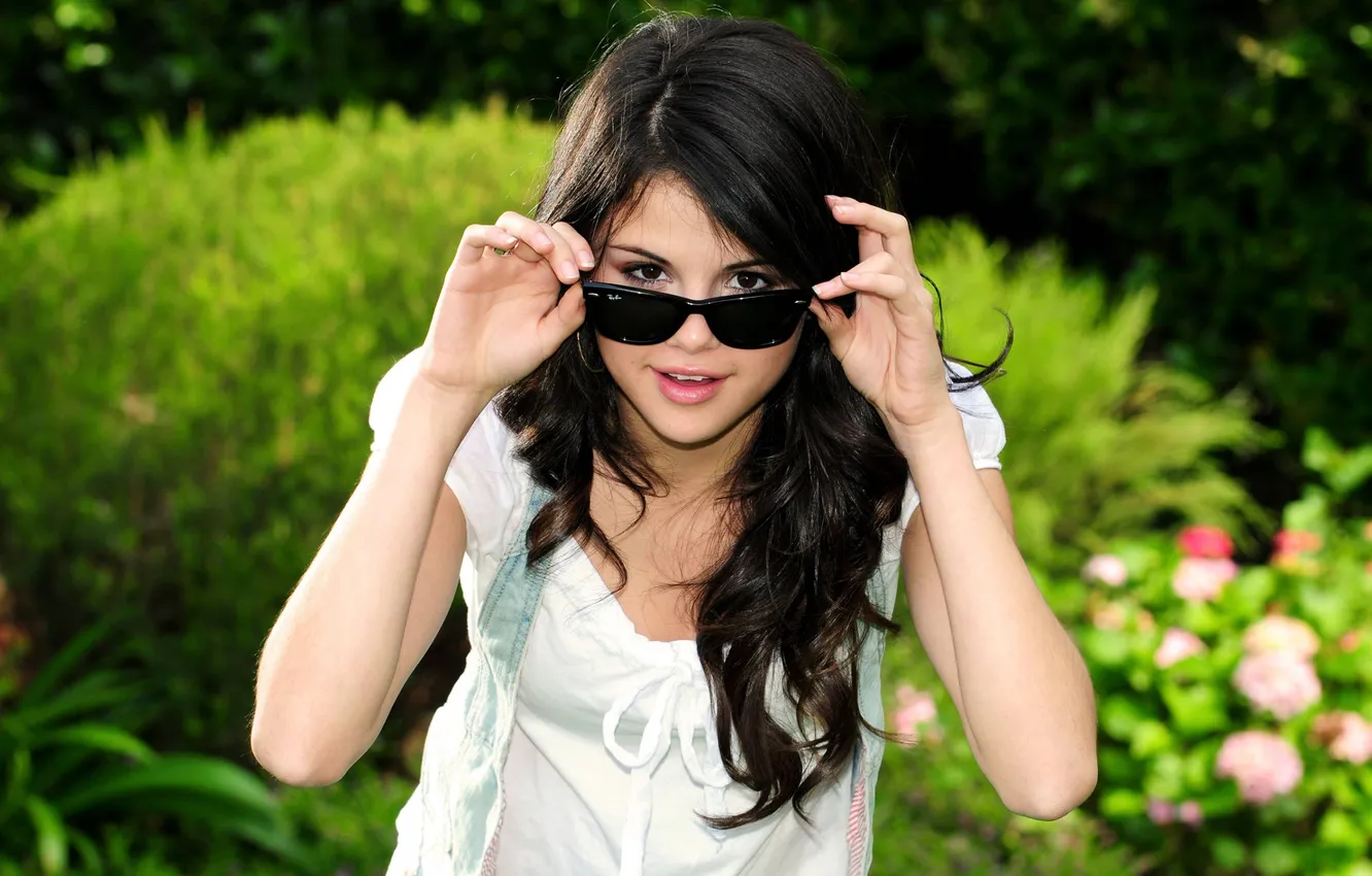 Photo wallpaper girl, glasses, Selena