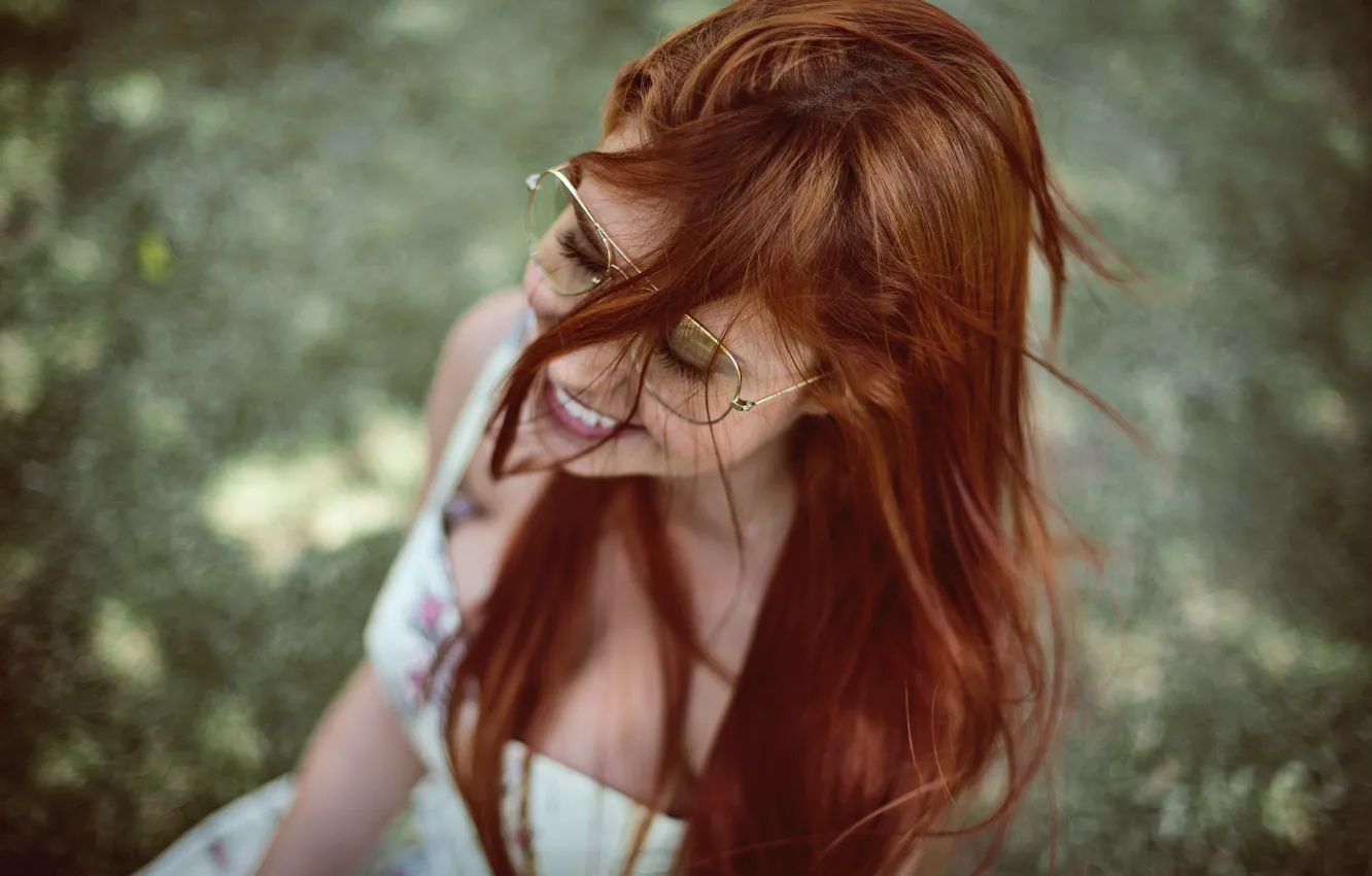 Photo wallpaper joy, smile, laughter, glasses, beautiful, smile, beautiful, blurred background