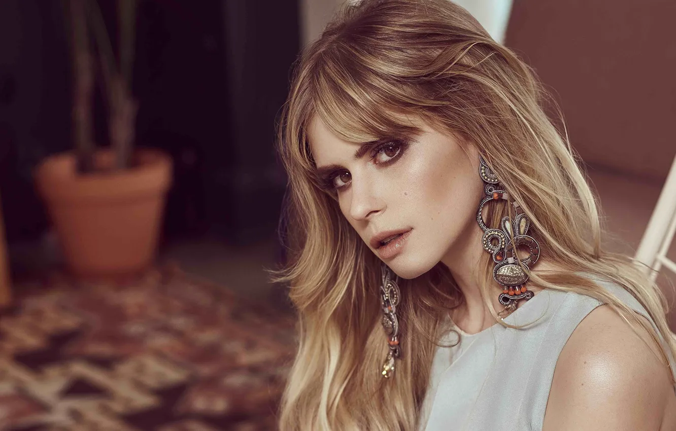 Photo wallpaper look, girl, earrings, makeup, Carlson Young