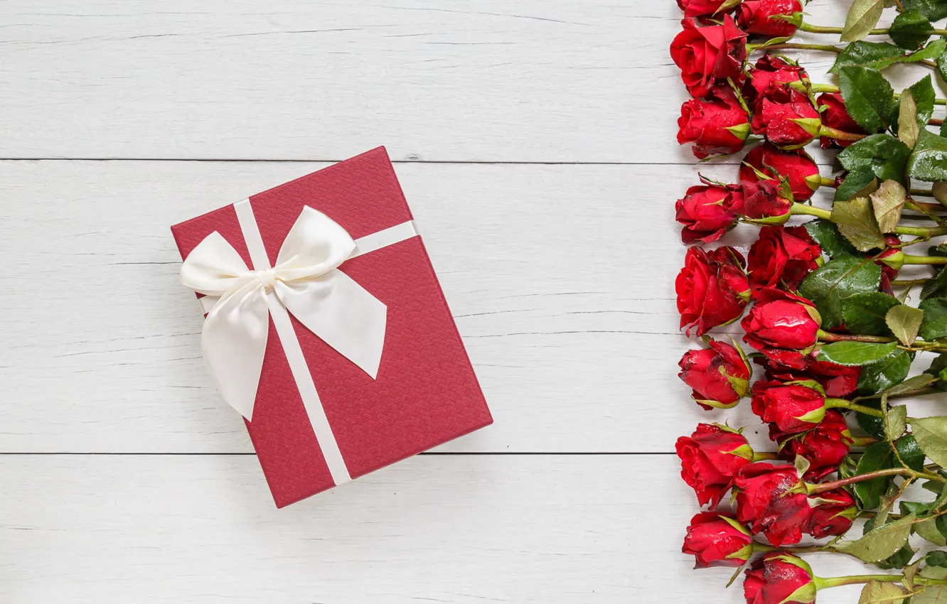 Photo wallpaper flowers, red, gift, roses, bouquet, red, buds, wood