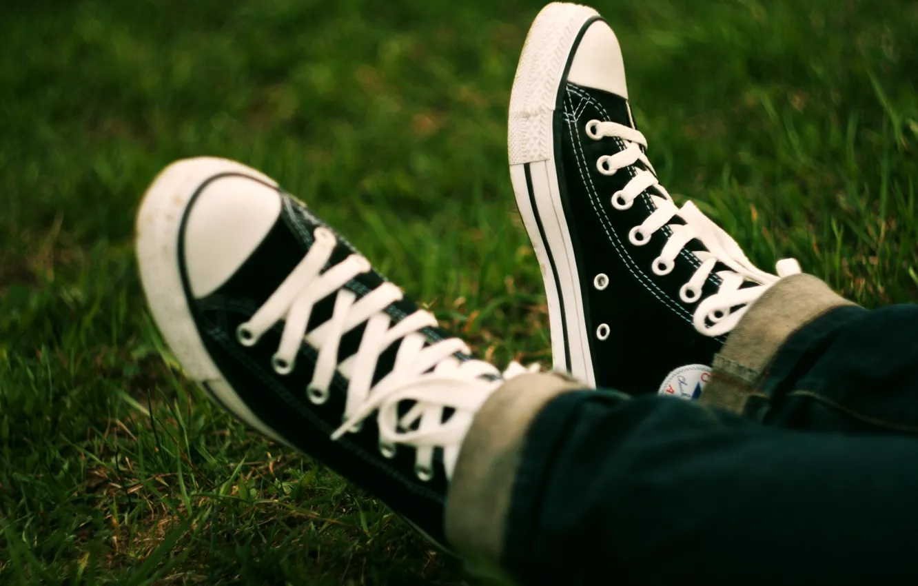 Photo wallpaper grass, sneakers, jeans, converse, the converse