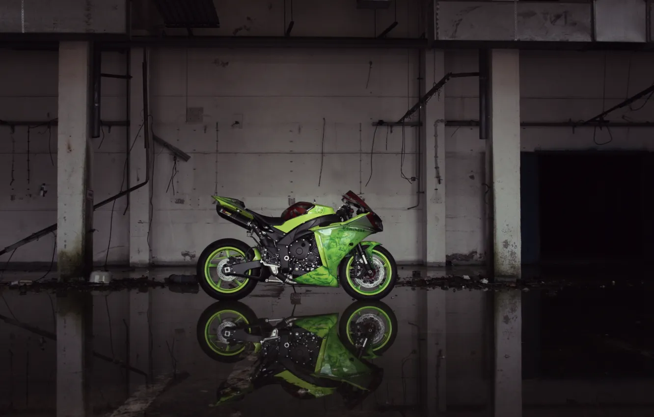 Photo wallpaper green, the building, motorcycle, support, profile, green, yamaha, bike