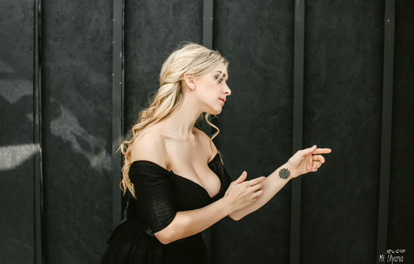 Photo wallpaper model, pretty, tattoo, pose, Juliana Mizinova