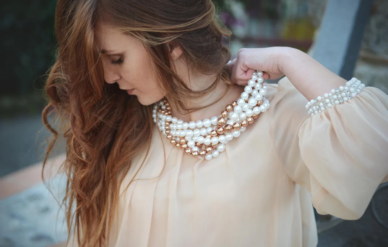 Photo wallpaper girl, beads, blouse. decoration