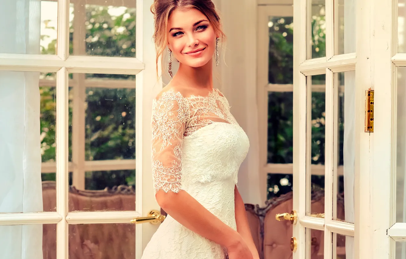 Photo wallpaper flowers, smile, mood, bouquet, makeup, dress, hairstyle, brown hair