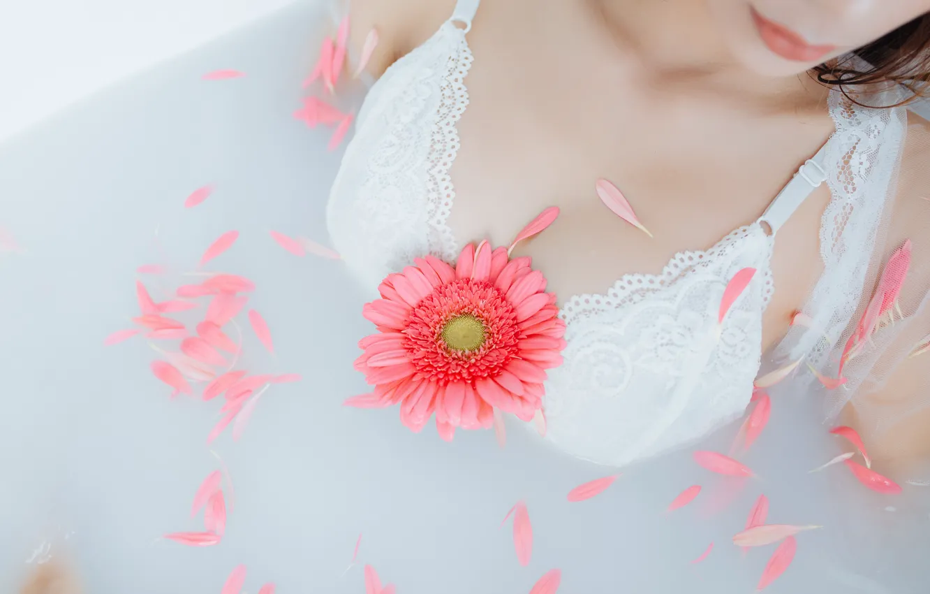 Photo wallpaper white, erotic, chest, water, girl, flowers, model, linen
