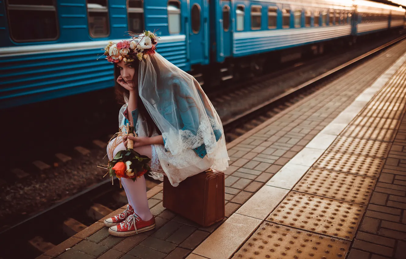 Photo wallpaper station, train, bouquet, the platform, suitcase, the bride