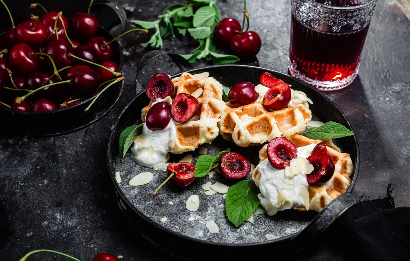 Photo wallpaper leaves, cherry, glass, berries, table, juice, cherry, drink