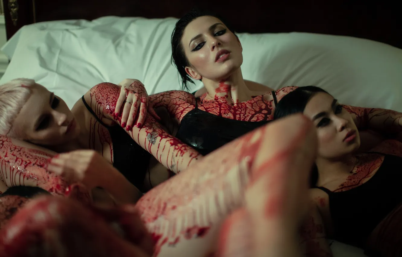 Photo wallpaper look, girl, sexy, blood, bed, frame, bed, singer