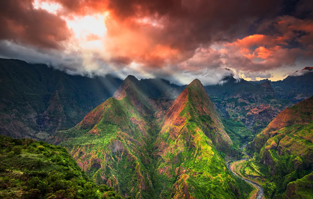 Photo wallpaper clouds, mountains, rays of light, Reunion