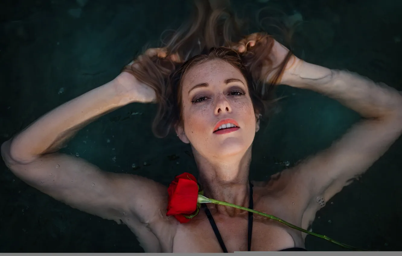 Photo wallpaper eyes, look, water, flowers, face, roses, lips