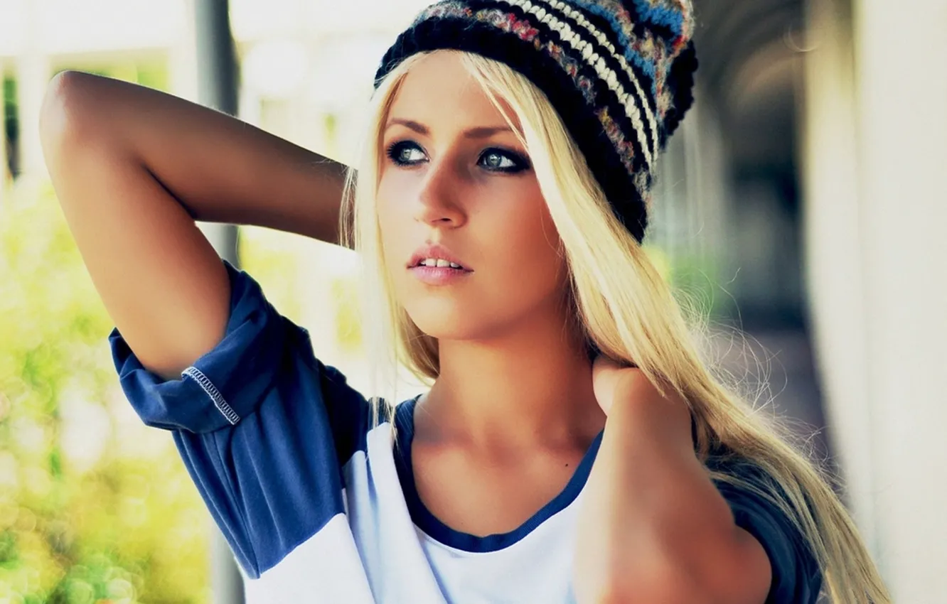 Photo wallpaper Blonde, knitted, hat