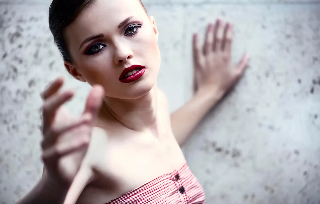Photo wallpaper look, makeup, gesture