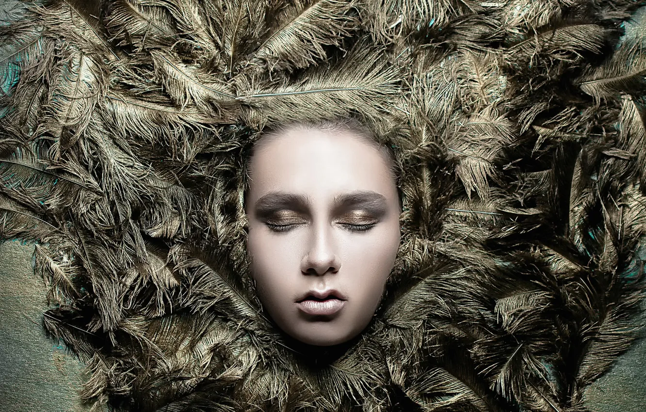 Photo wallpaper girl, gold, paint, feathers, makeup