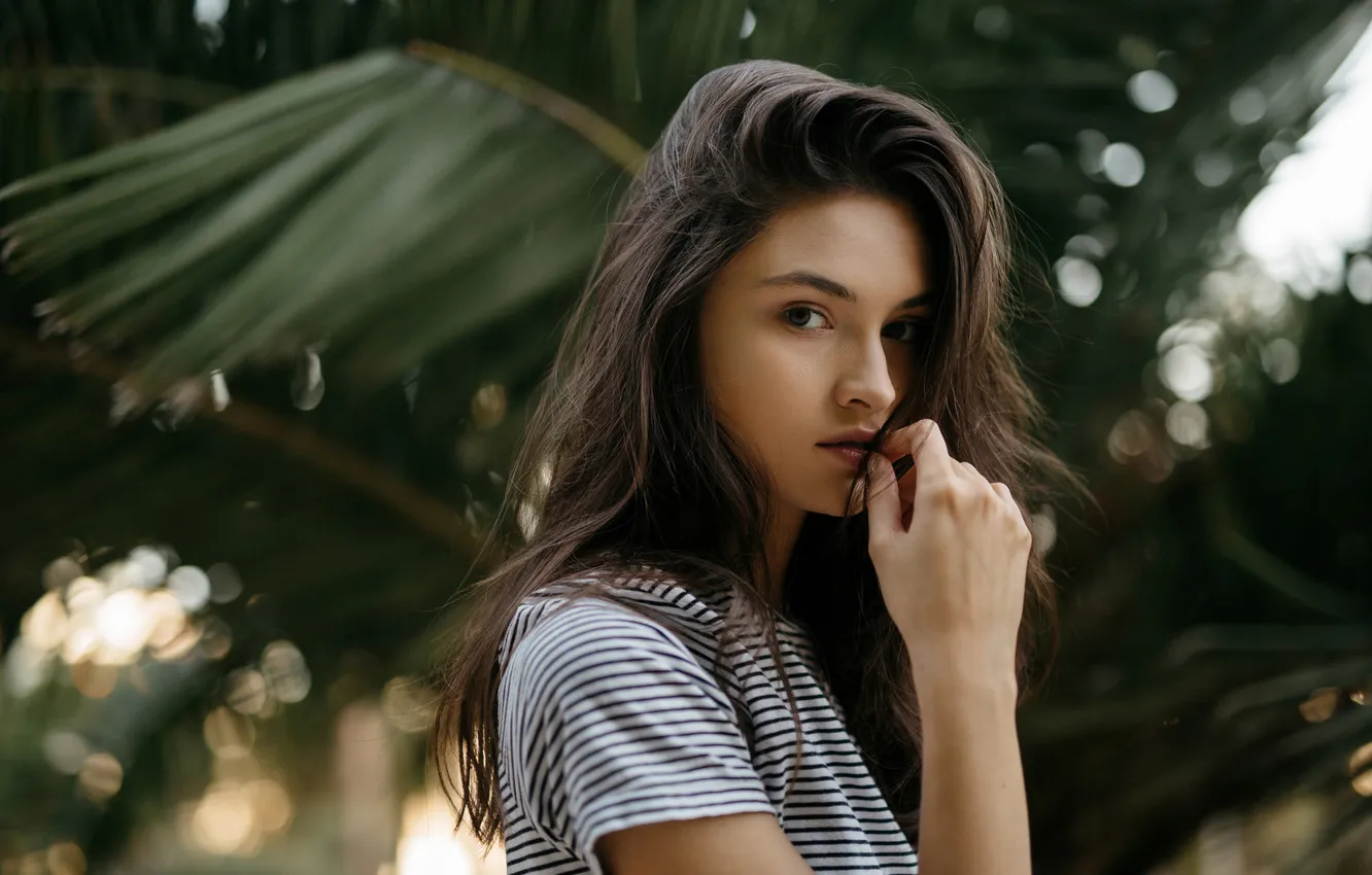 Photo wallpaper look, trees, pose, model, portrait, hands, makeup, brunette