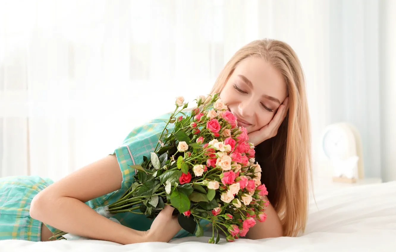 Photo wallpaper flowers, mood, bed, roses, bouquet, makeup, window, hairstyle