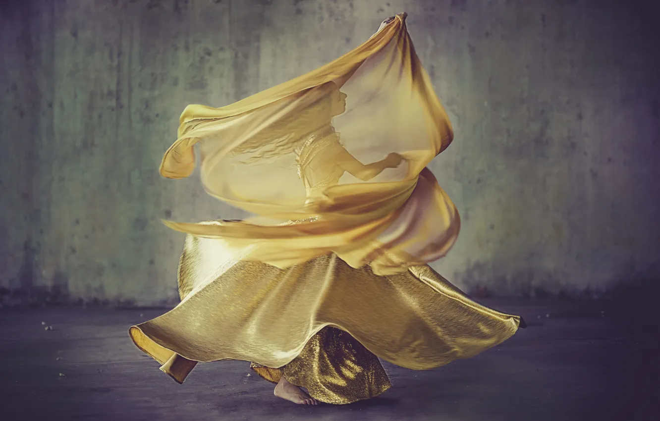 Photo wallpaper YELLOW, DRESS, MOOD, DANCE, by Mara Saiz Photo