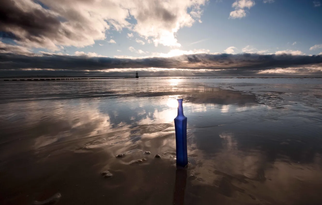 Photo wallpaper water, nature, reflection, bottle
