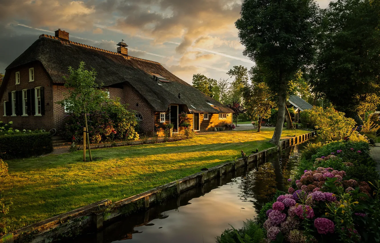 Photo wallpaper home, flowers, reflection, garden, shore, channel, hydrangea, house