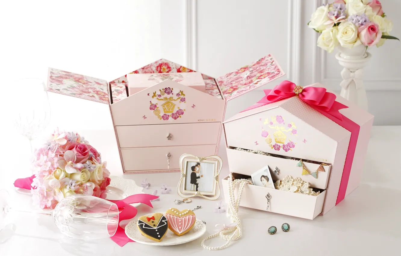Photo wallpaper flowers, box, glass, cookies, figures, wedding
