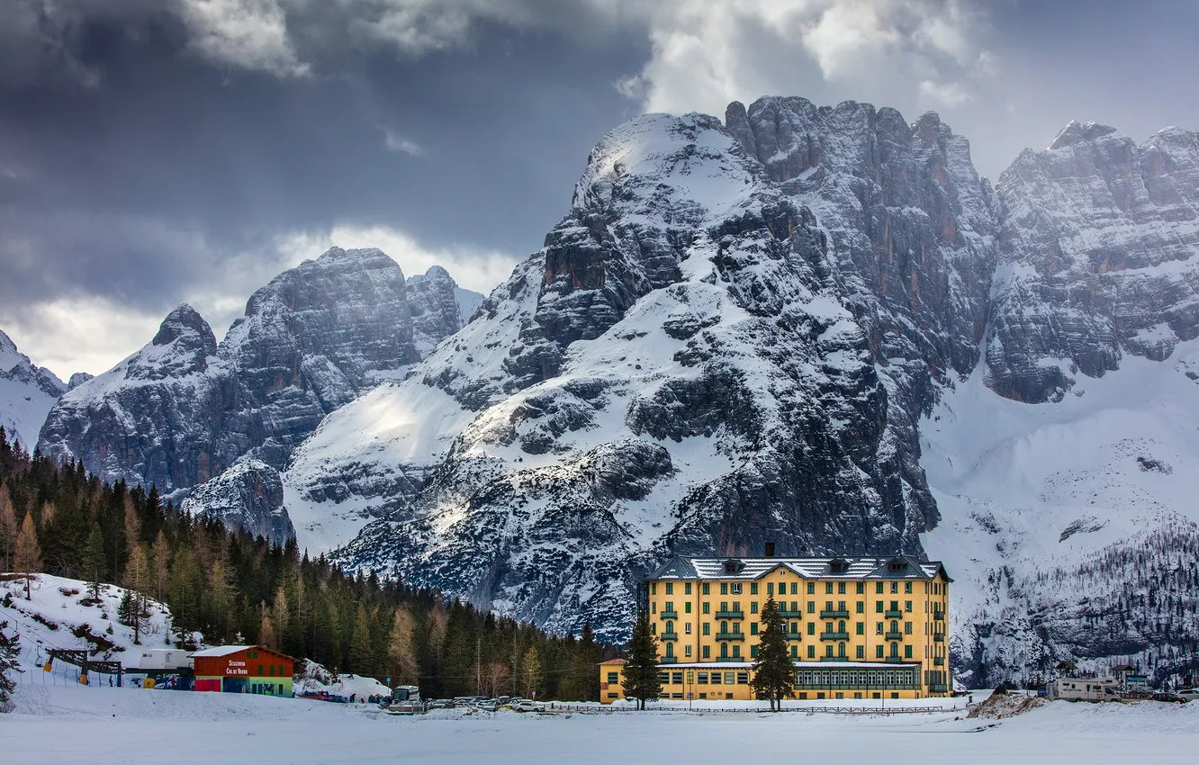 Photo wallpaper mountains, snow, hotel, splendor