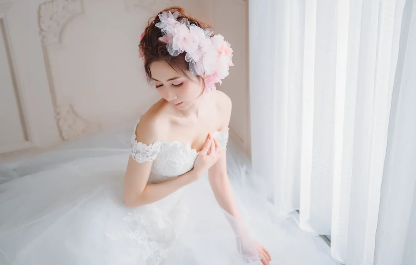 Photo wallpaper girl, face, background, dress, East