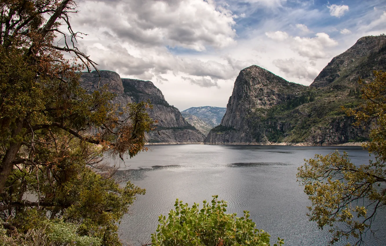 Photo wallpaper clouds, trees, mountains, branches, lake, rocks, USA, Yosemite