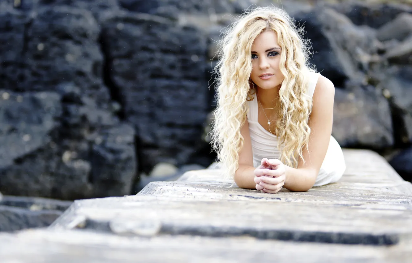 Photo wallpaper look, macro, hands, makeup, blonde, curls