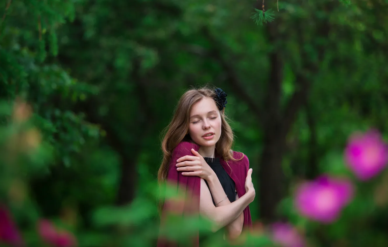 Photo wallpaper girl, trees, face, smile, ideal, green, sweetheart, feelings