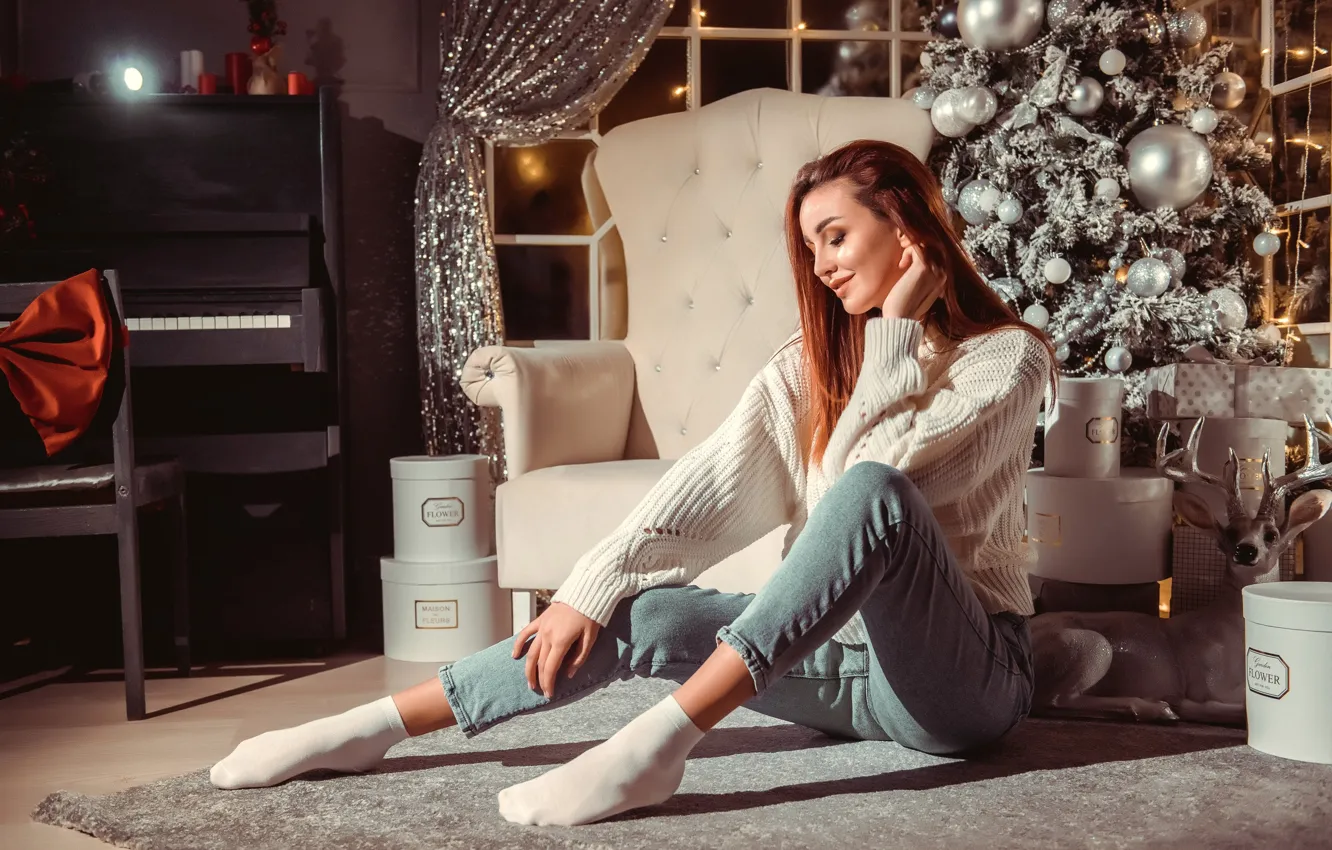 Photo wallpaper girl, room, holiday, box, gift, tree, new year, jeans