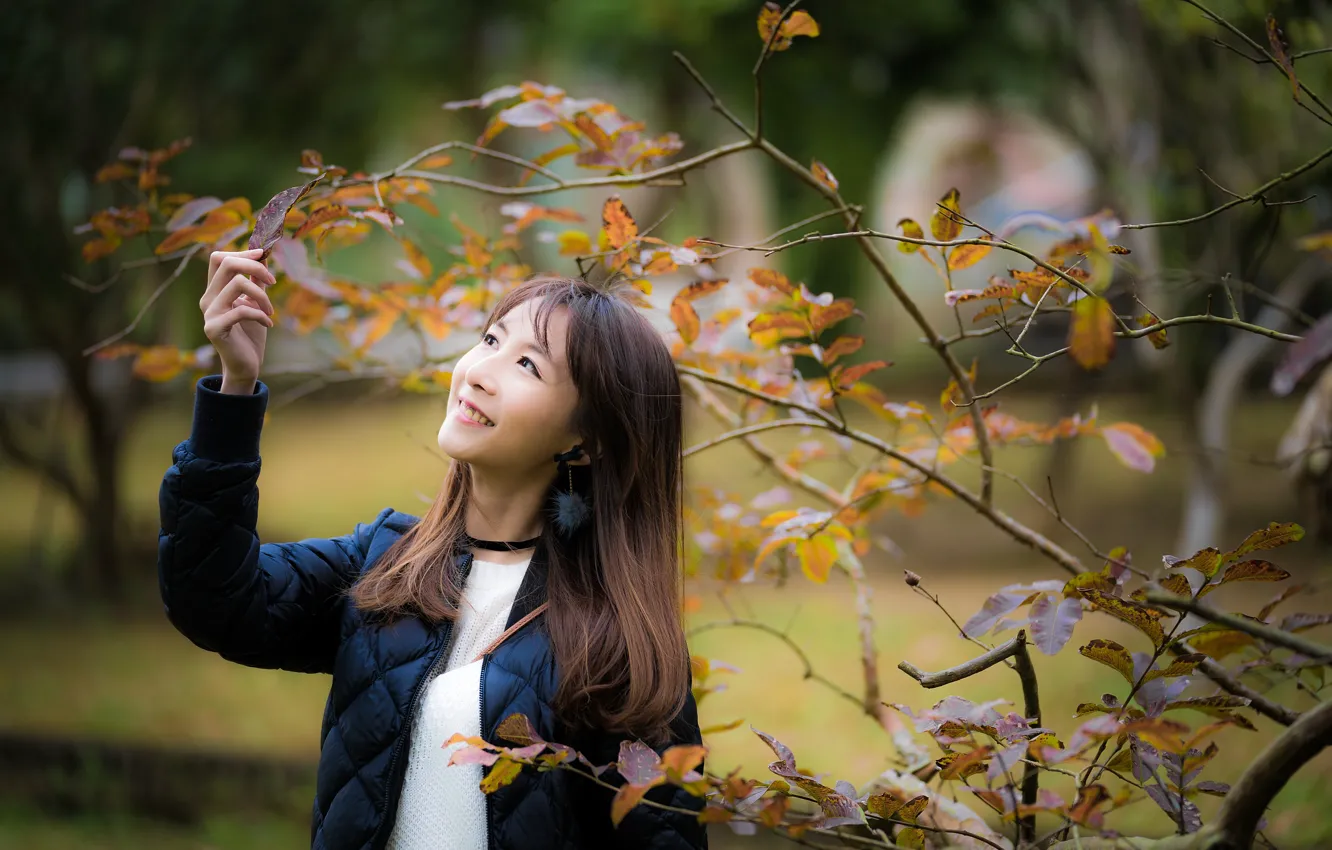 Photo wallpaper leaves, girl, branches, smile, Asian, cutie, bokeh