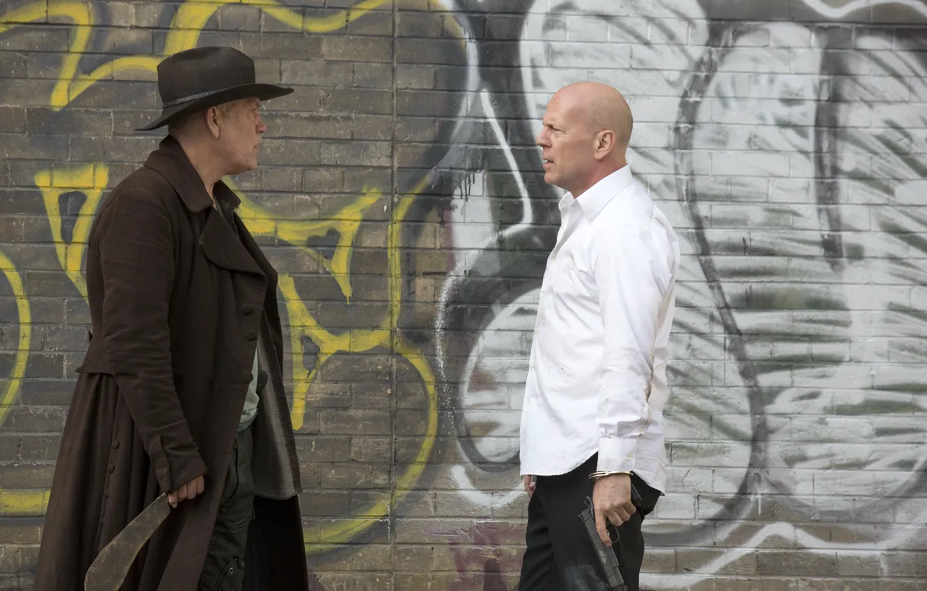 Photo wallpaper gun, wall, graffiti, hat, knife, Bruce Willis, Bruce Willis, coat