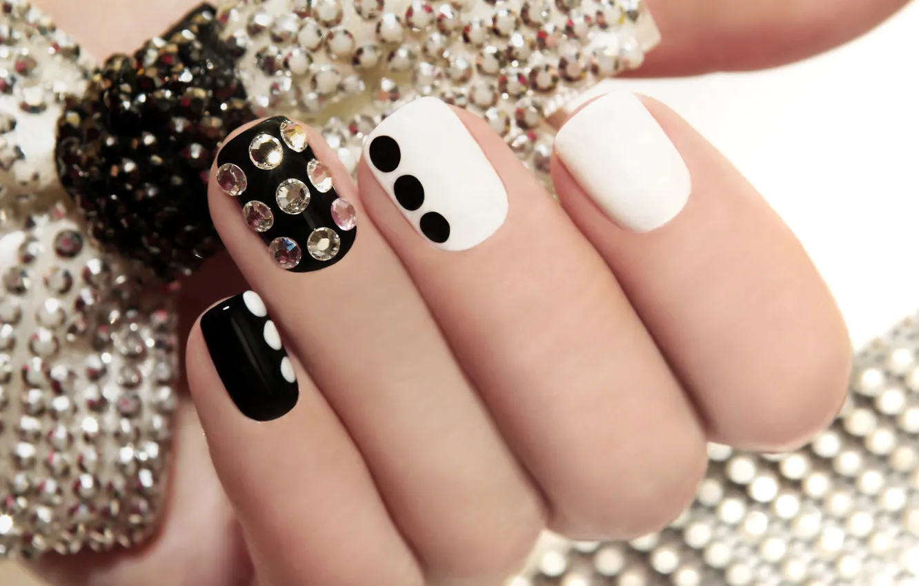 Photo wallpaper macro, fingers, nails, lacquer, manicure