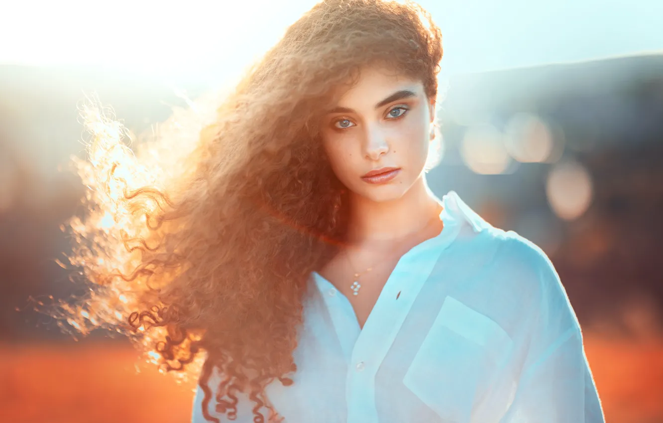 Photo wallpaper look, girl, the sun, rays, light, nature, pose, glare