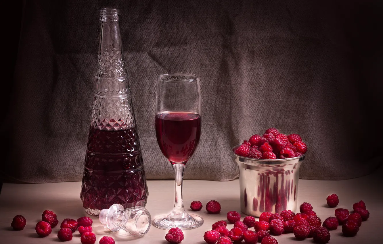 Photo wallpaper glass, glass, berries, raspberry, wine, glass, bottle, alcohol