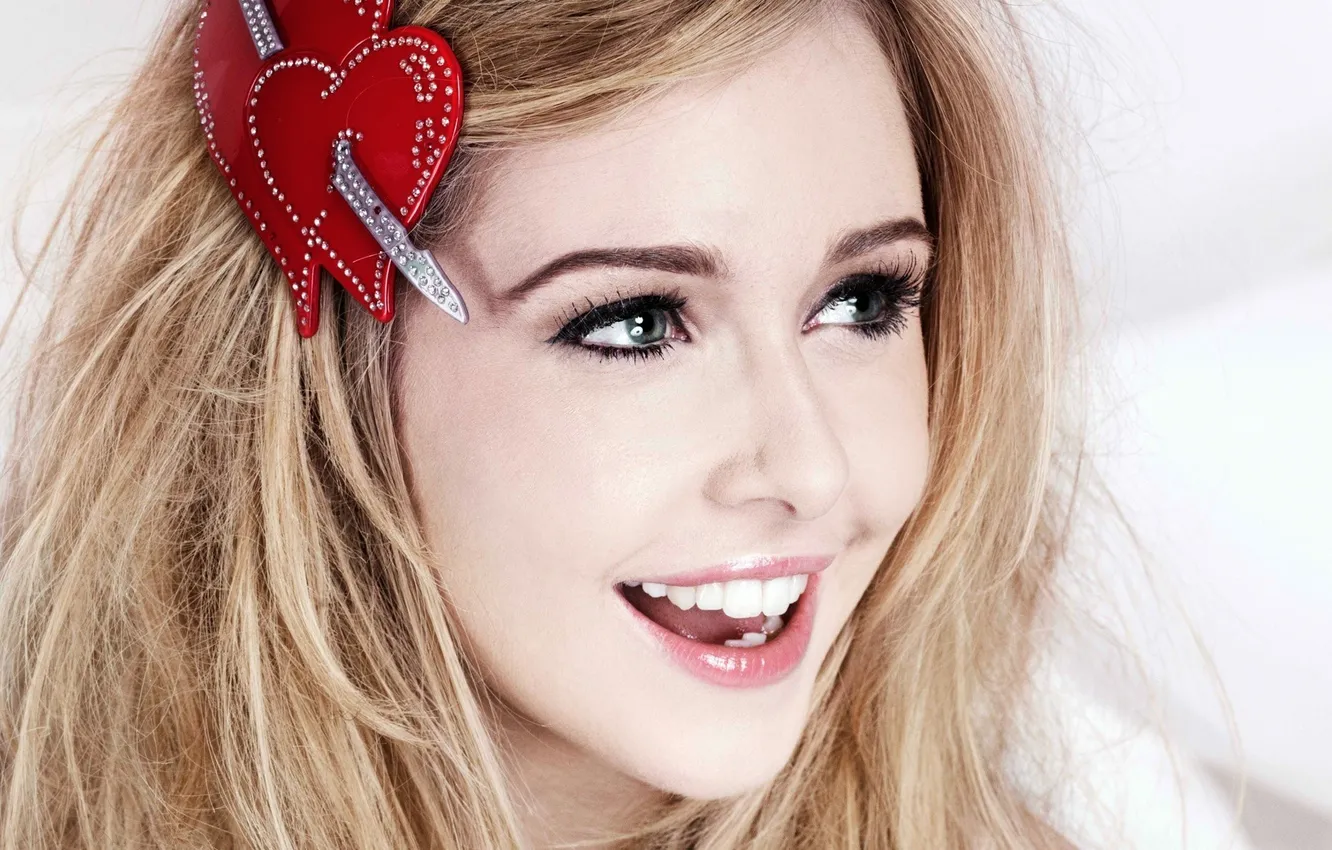 Photo wallpaper girl, macro, red, face, eyelashes, smile, mood, heart