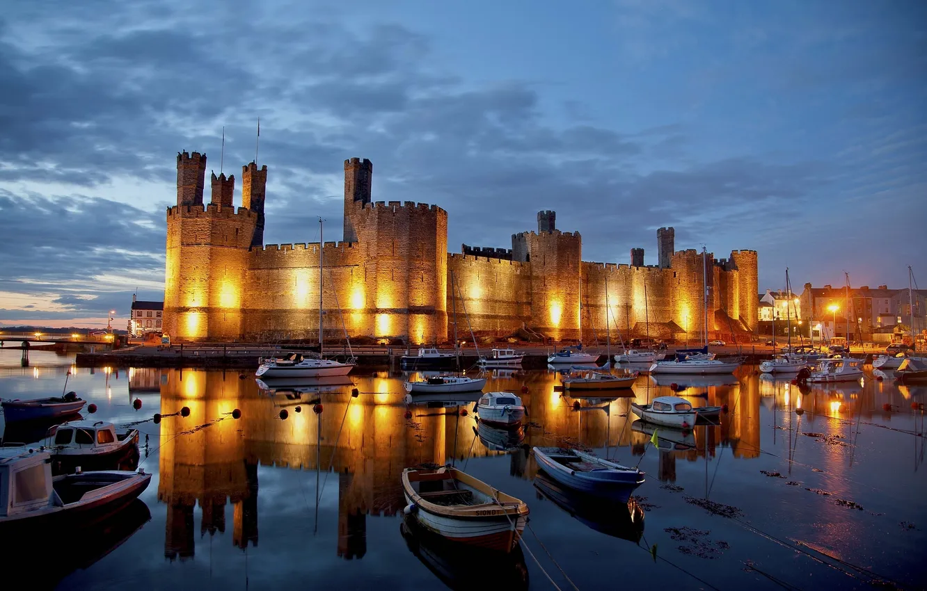 Photo wallpaper reflection, boat, England, Bay, yacht, England, Caernarfon castle, The Caernarfon Castle