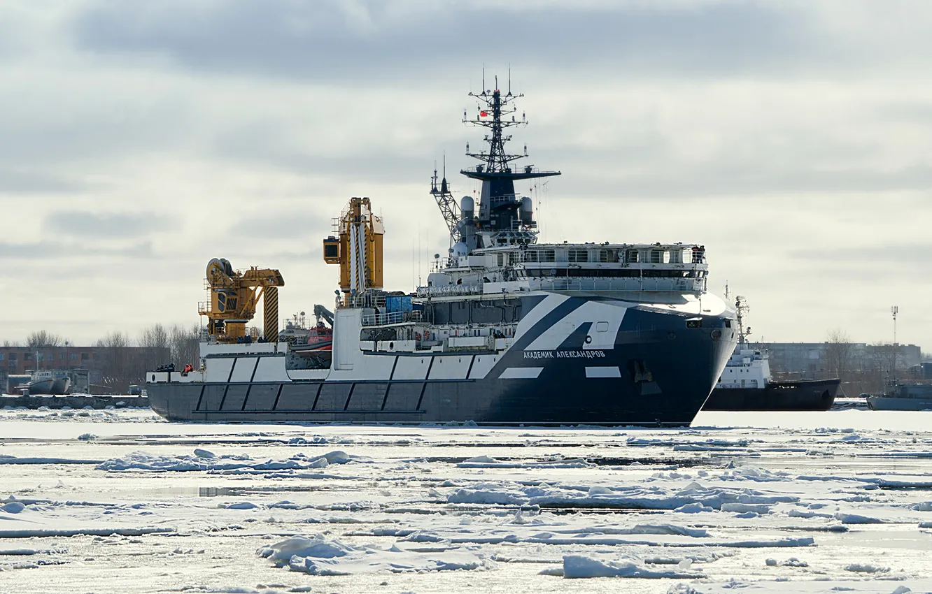 Photo wallpaper ensure, military transport, Academician Alexandrov