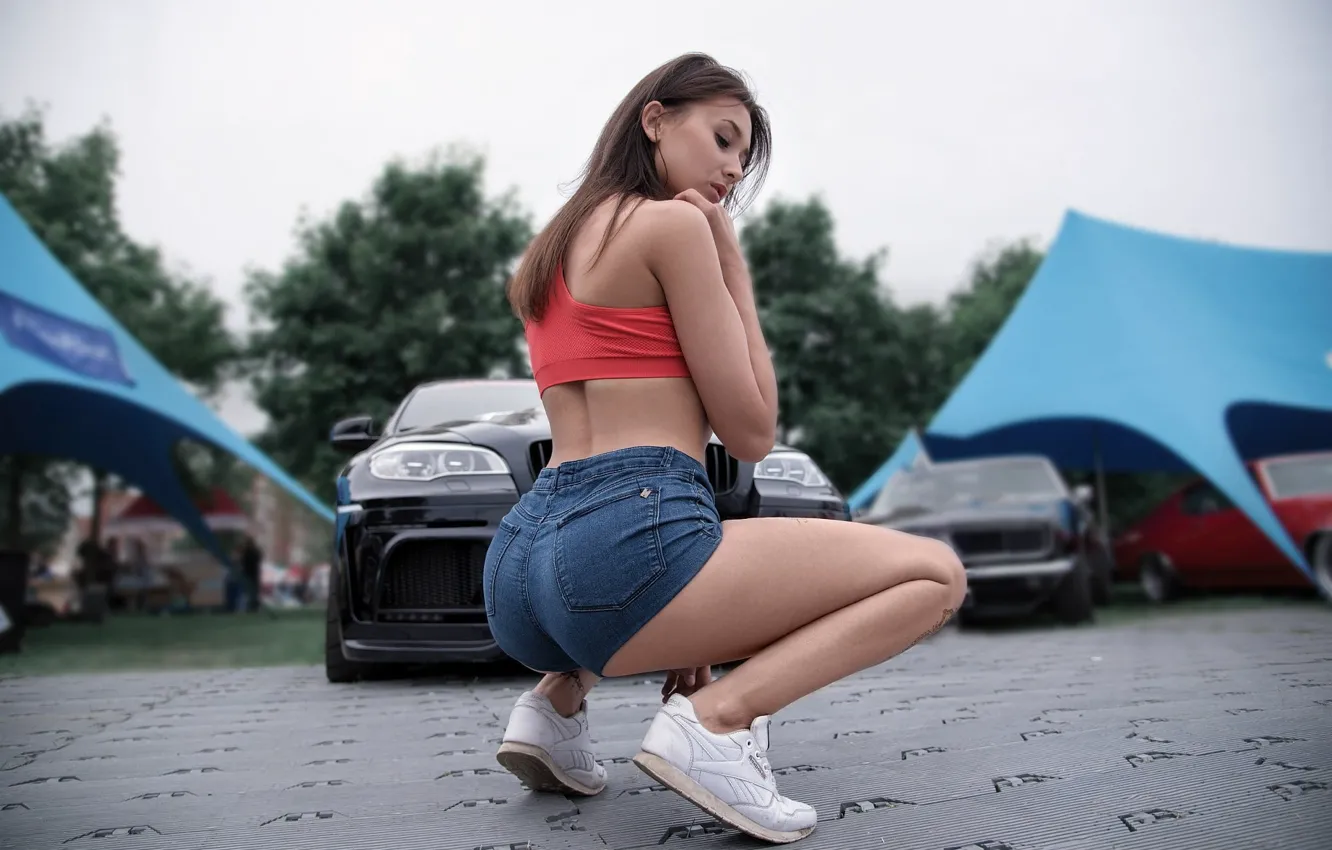 Photo wallpaper girl, shorts, model, beauty, tattoo, t-shirt, sneakers