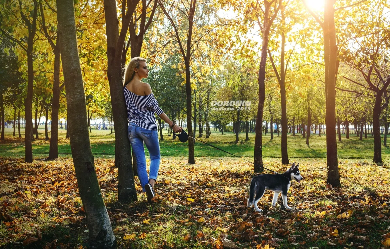 Photo wallpaper autumn, leaves, girl, the sun, trees, Park, jeans, Mike