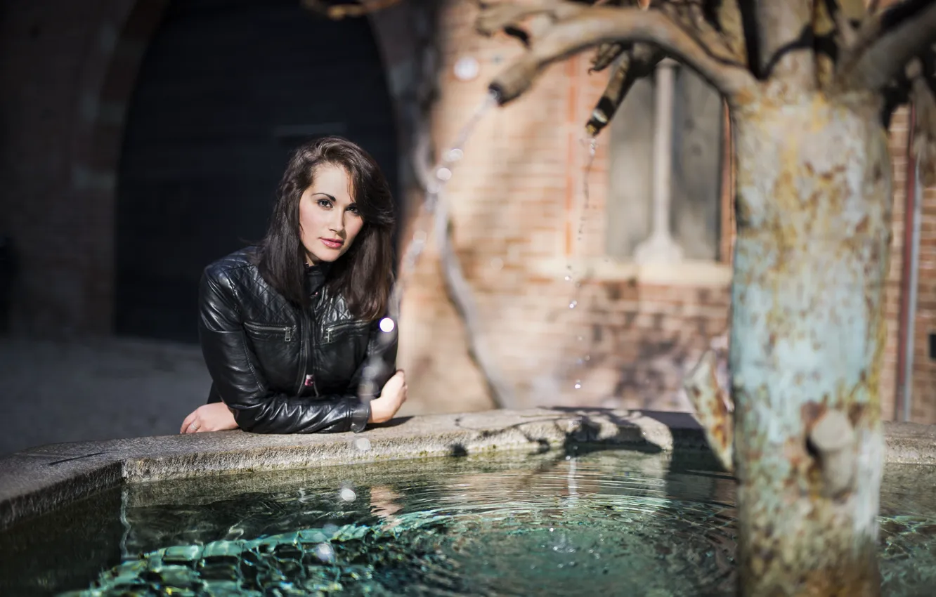 Photo wallpaper look, face, model, fountain, Martina