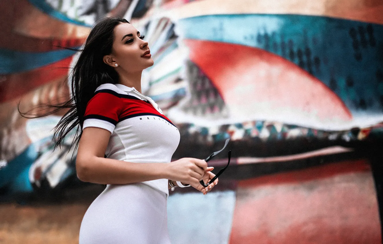 Photo wallpaper chest, look, girl, brunette, t-shirt