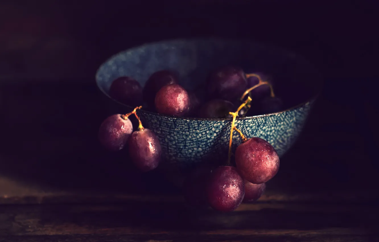 Photo wallpaper drops, grapes, still life